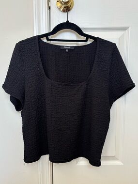 Madewell Popcorn Top with a Squoval Shaped Neckline and Short Cap Sleeves